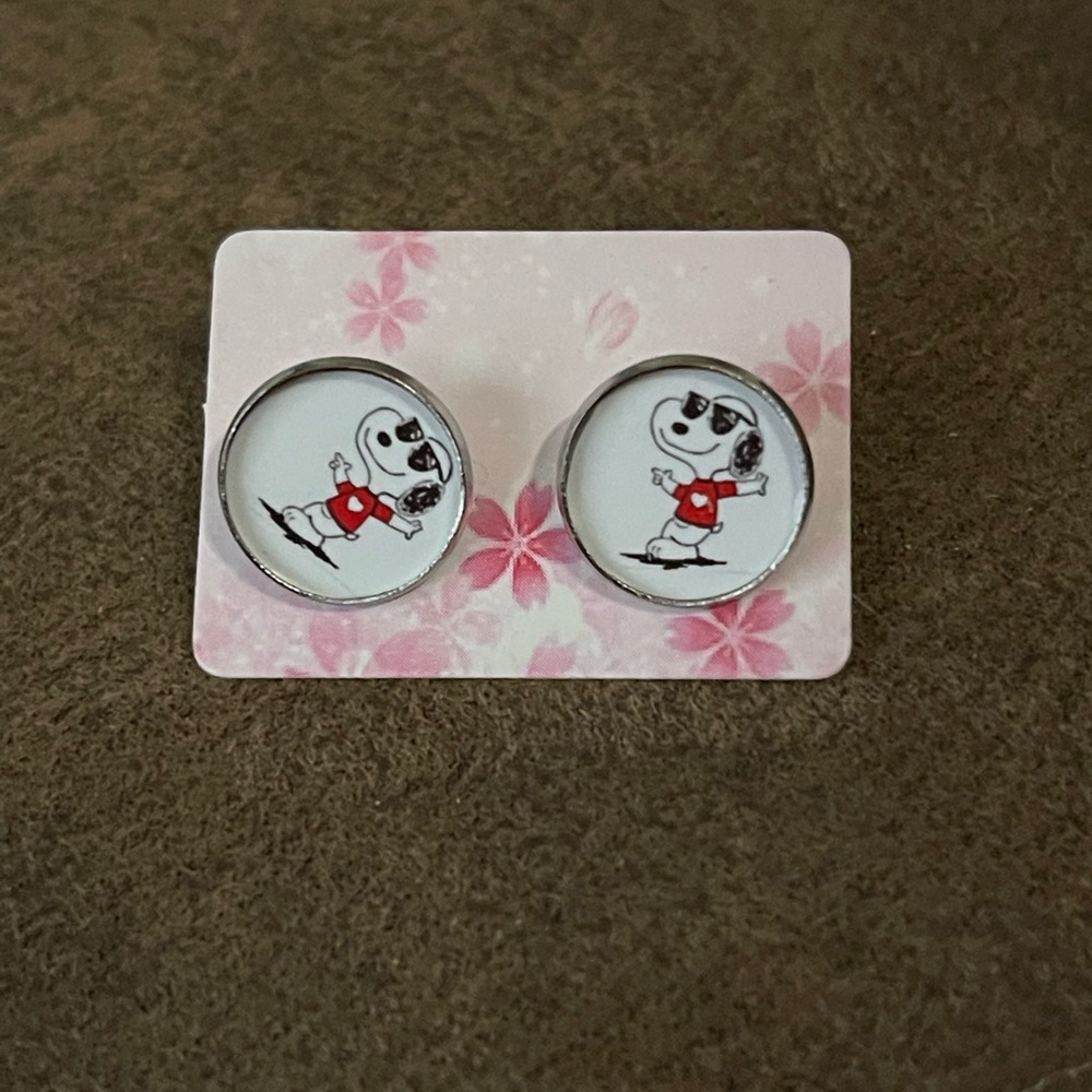 Snoopy stud earrings